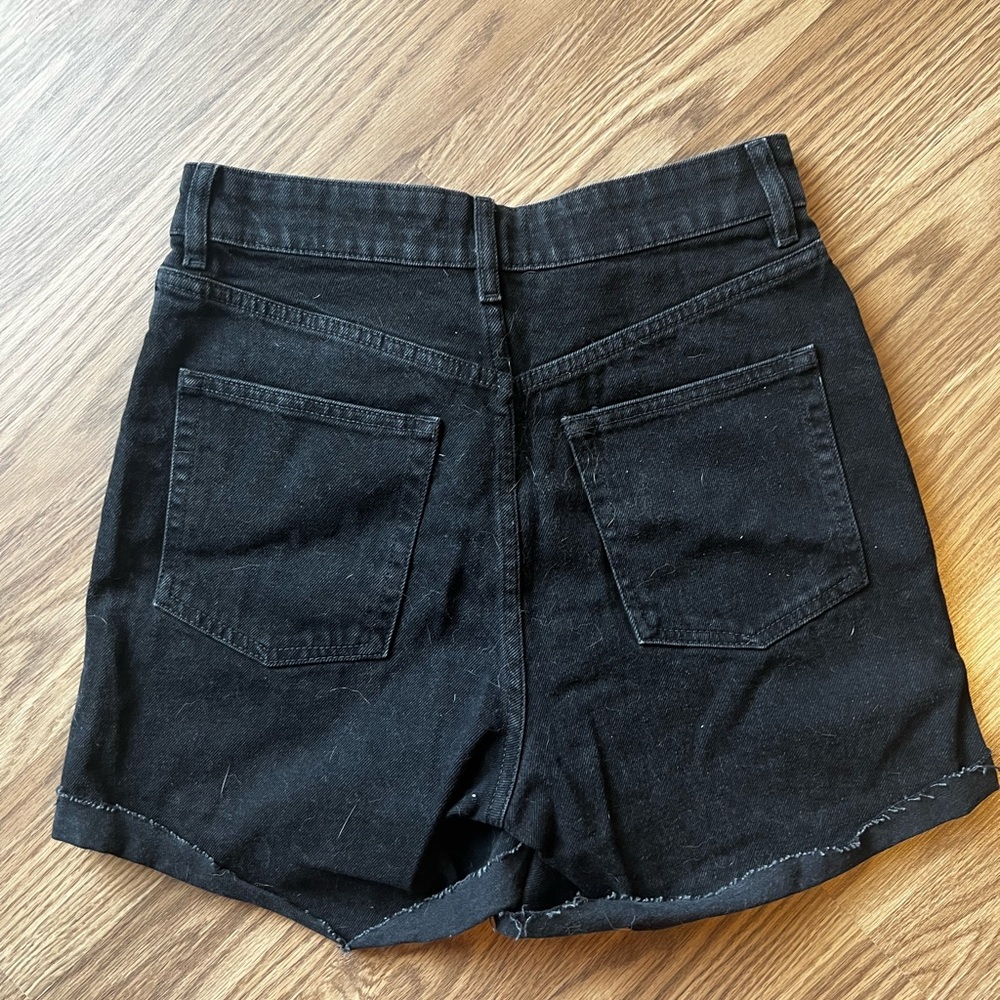 Shorts - Picture 3 of 4